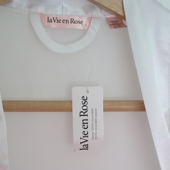 Elegant White Sheer Robe - Picture 3 of 8